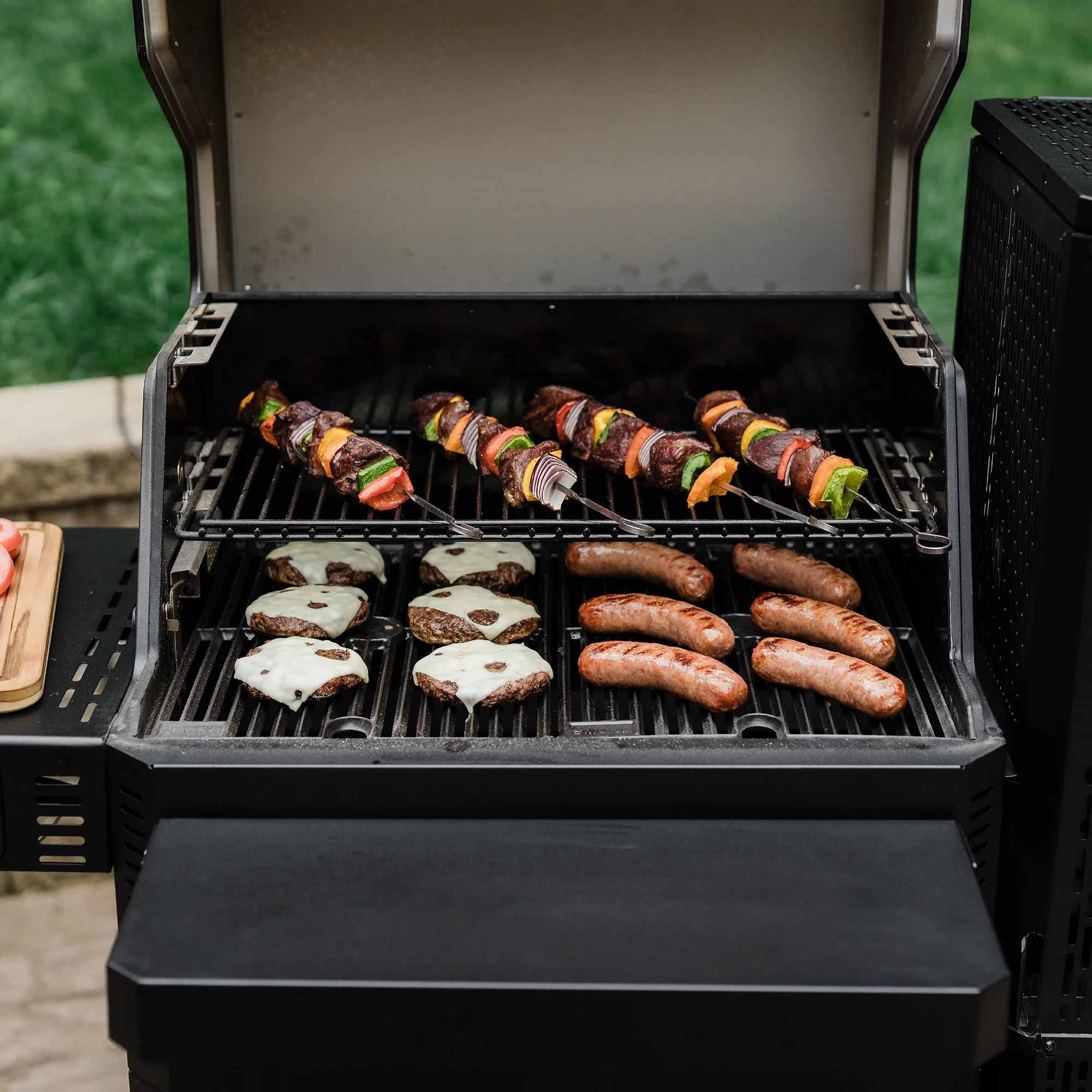 Masterbuilt Gravity Series 600 Digital Charcoal Grill + Smoker - Bundle - Image 3