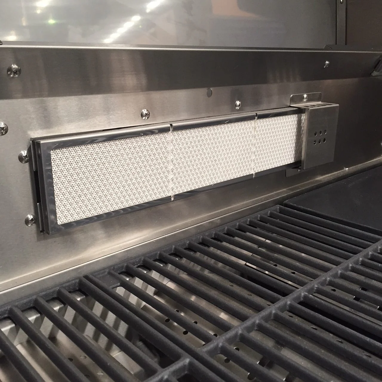Smart 4-Burner Drop-In Gas BBQ With Slimline Hood and Drop-In Side Burner - Image 6