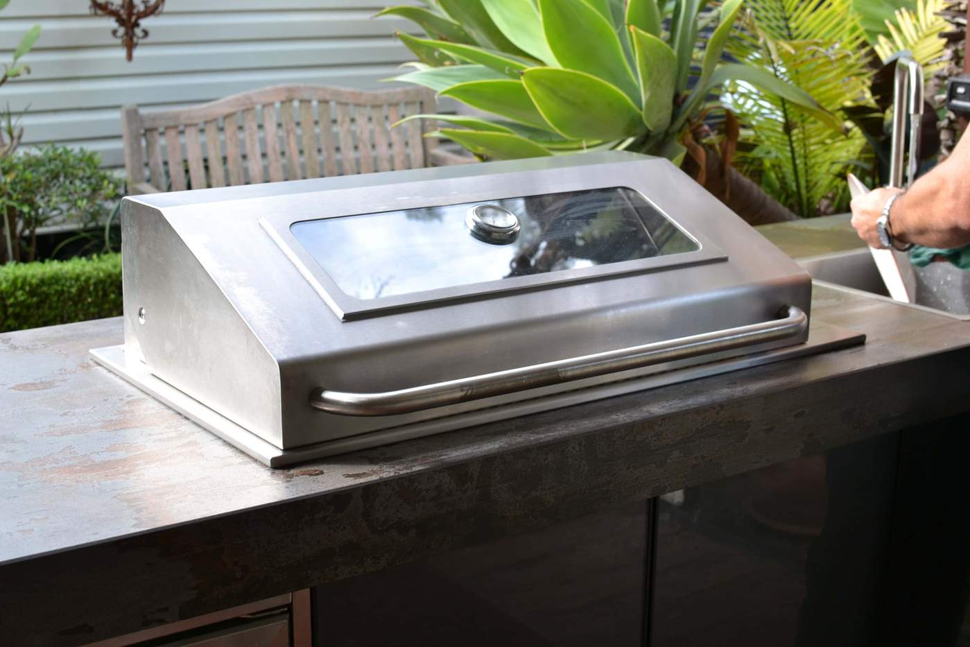 Tucker Horizon Marine Grade 316 BBQ Built In with Slimline Hood and Rhino Envy 316 Marine Grade Bar Fridge ENV1R-SS - Image 7
