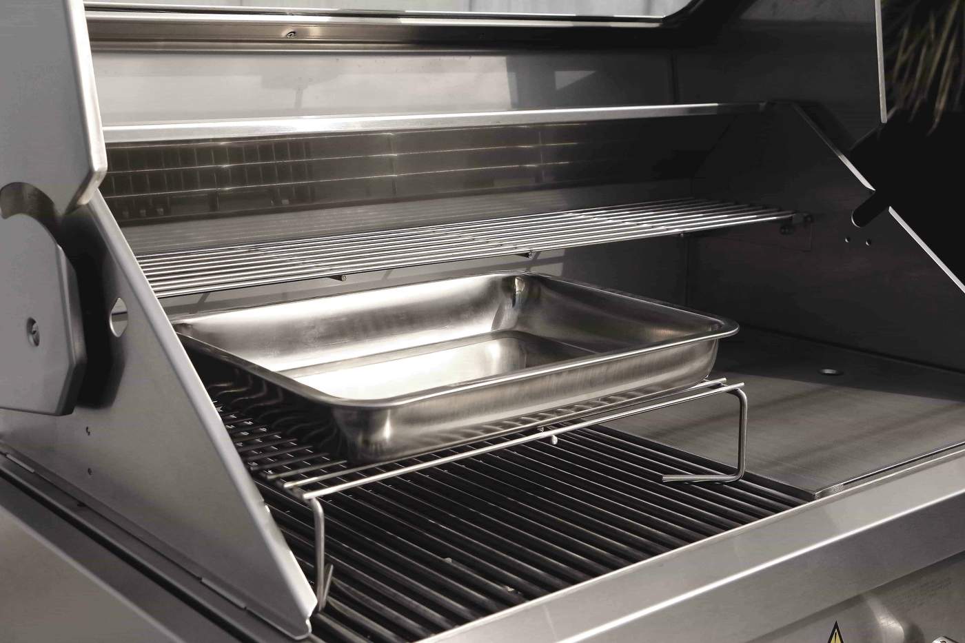 Tucker R Class V8 4 Burner Built In Hybrid BBQ with Hood - Image 7